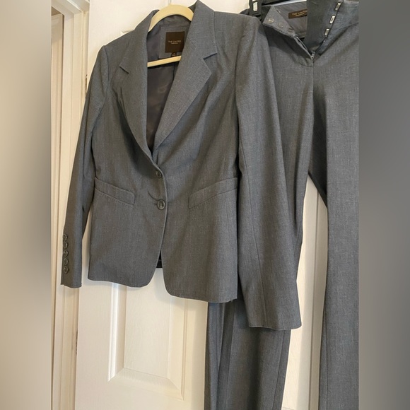 Women’s Suit - Picture 2 of 9